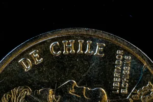 Moneda Chilena que da pie la discusión sobre la eliminación de la UF