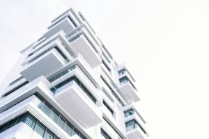 Render de edificio que hace referencia al desarrollo de proyectos inmobiliarios en Chile