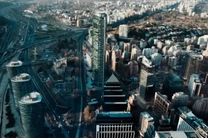 Imagen aerea de santiago haciendo referencia a la inversión en propiedades comerciales